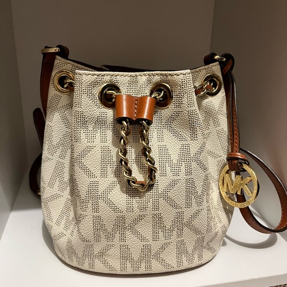 Michael Kors Frankie Bucket Bag - Picture 1 of 6